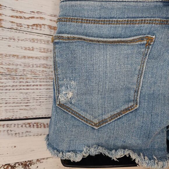 Womans Charlotte Russe Distressed Shorts size 4 - Picture 11 of 15